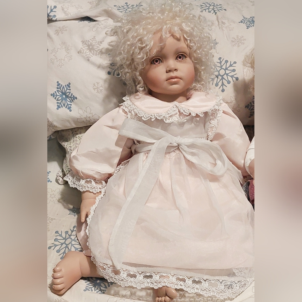 W. LEE DUNSMORE 22" CLOTH AND VINYL LTD EDT TODDLER  DOLL 'HANNAH'